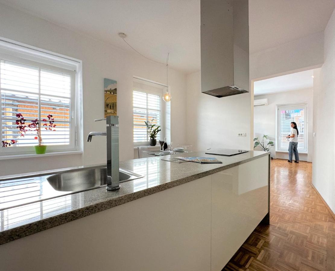 Charming Starry Night Apartment Ljubljana Luaran gambar